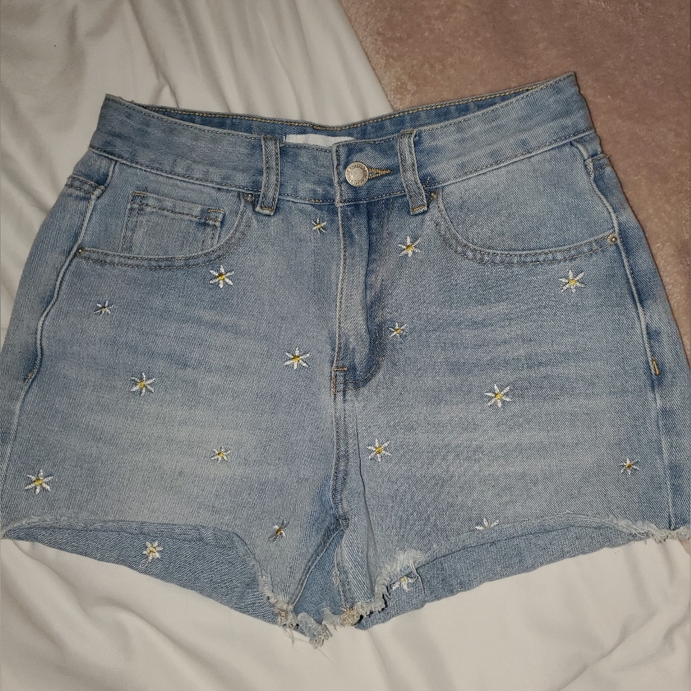NWOT High rise Jean shorts with flowers